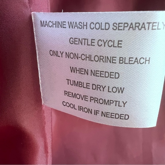 Gallery NWOT Quilted Burgundy Jacket with Gold Buttons embellishment Size S - Picture 7 of 11